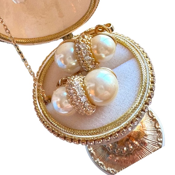 Vintage C1980s gold simulated pearl rhinestone clip on earrings stamped designer - Picture 5 of 14
